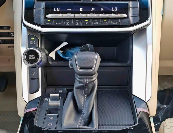 Toyota Land Cruiser GXR 3.3L Diesel Twin Turbo | Sunroof | Driver Electric Seat (CODE # GXR-G1)