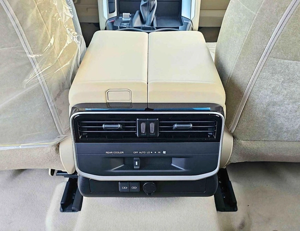 Toyota Land Cruiser GXR 3.3L Diesel Twin Turbo | Sunroof | Driver Electric Seat (CODE # GXR-G1)