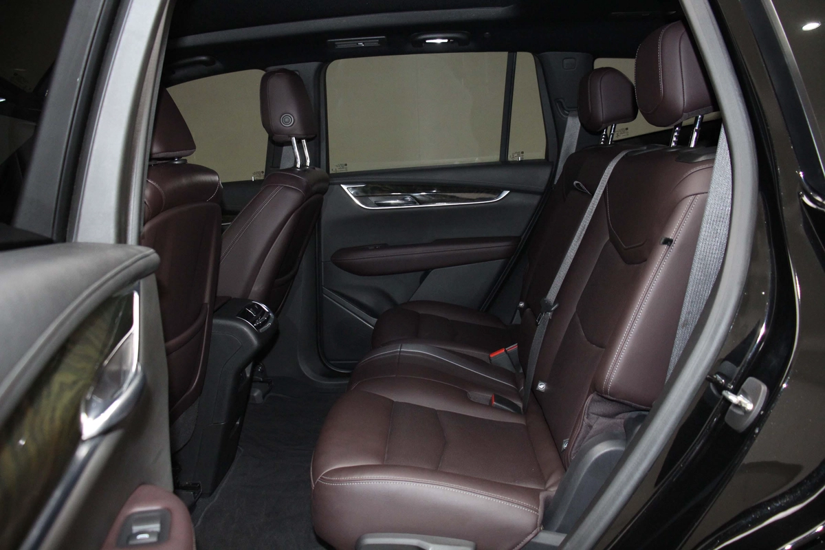 Cadillac XT6-8-8
