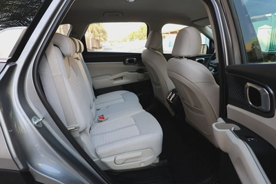 Kia sorento-2023-124,000KM-GCC Specs-Excellent Condition-17