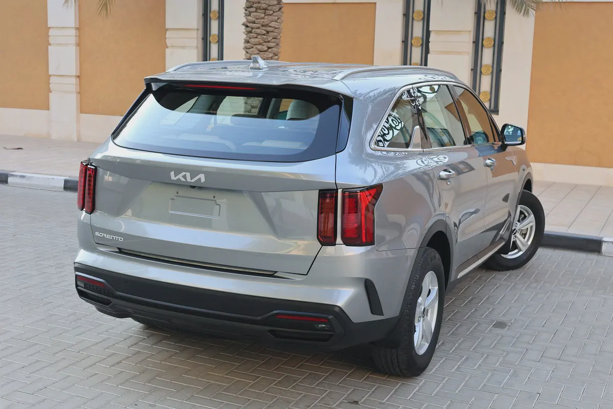 Kia sorento-2023-124,000KM-GCC Specs-Excellent Condition-2-2