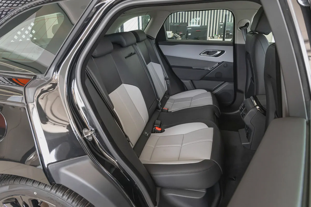 Range Rover Velar P250 SE - R Dynamic | 3 Years Gargash Auto Warranty and Service Contract | 2025-12-12