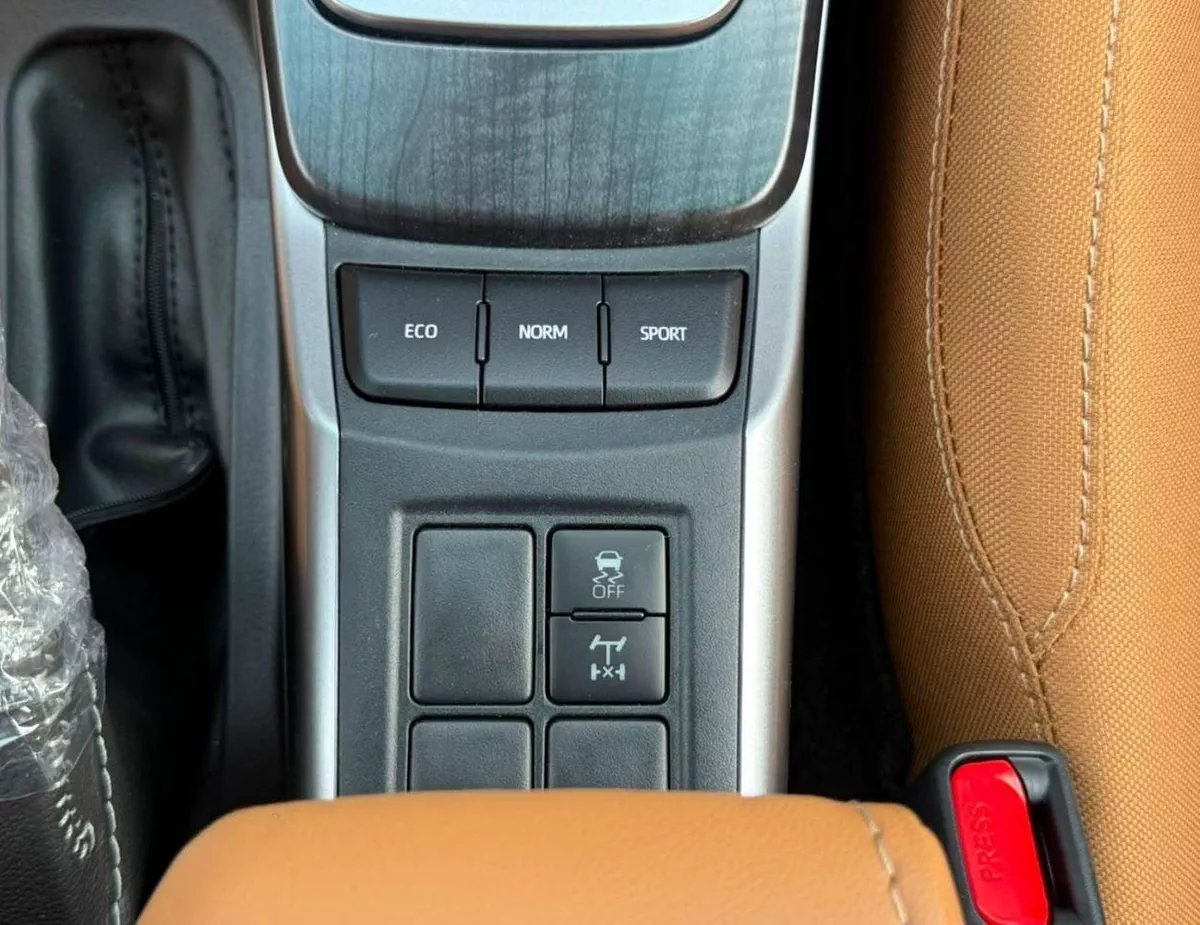 Toyota Fortuner SR5 || 2.8L DIESEL V4 4WD | RADAR | 360*CAMERA | AUTO AC (CODE # FD6FO)-18-0