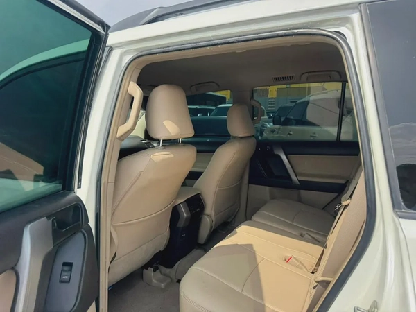 Toyota Prado 2013 white color GCC calen car