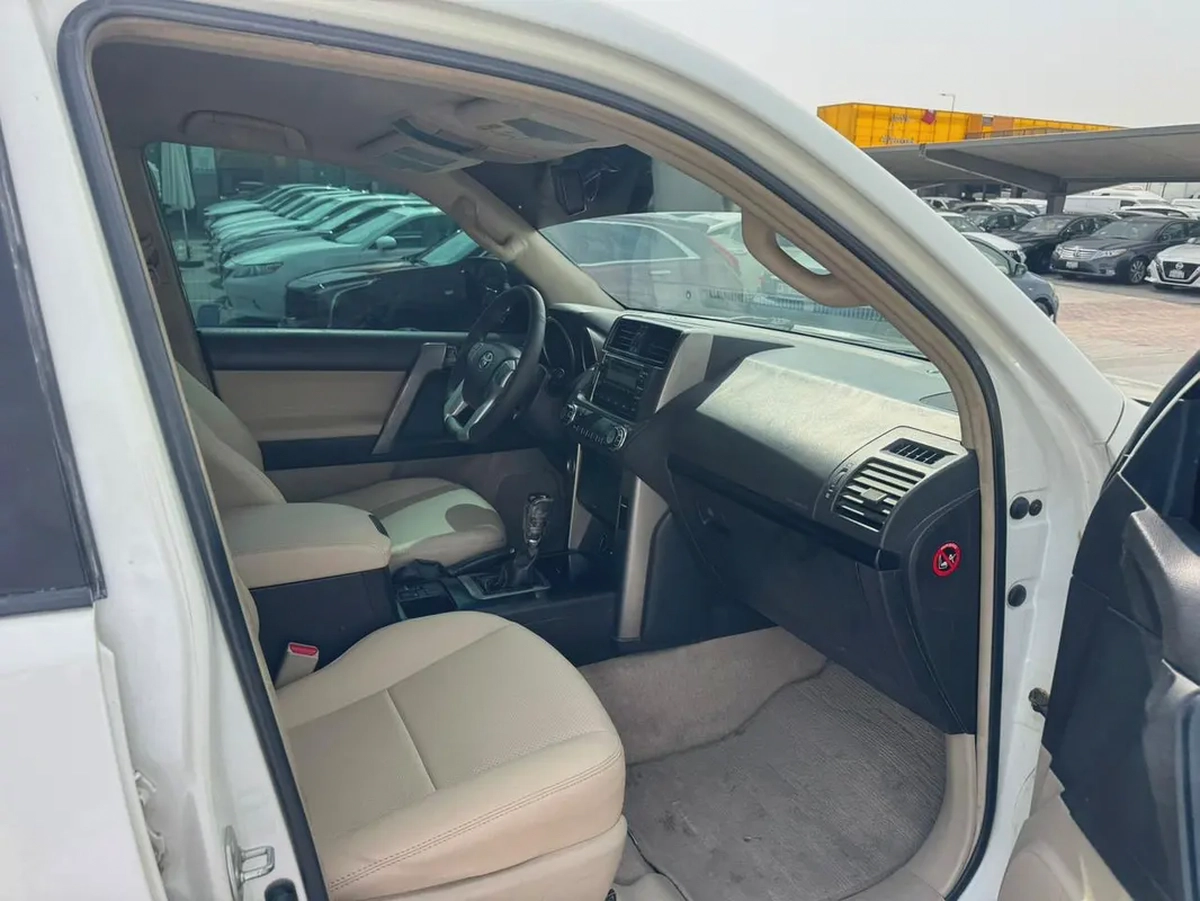 Toyota Prado 2013 white color GCC calen car-4-4