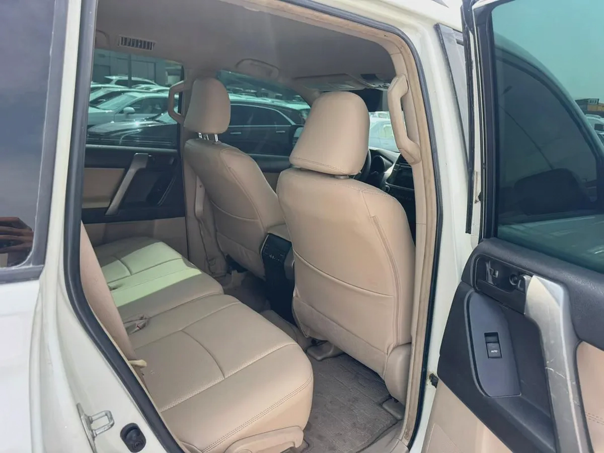 Toyota Prado 2013 white color GCC calen car-5-5