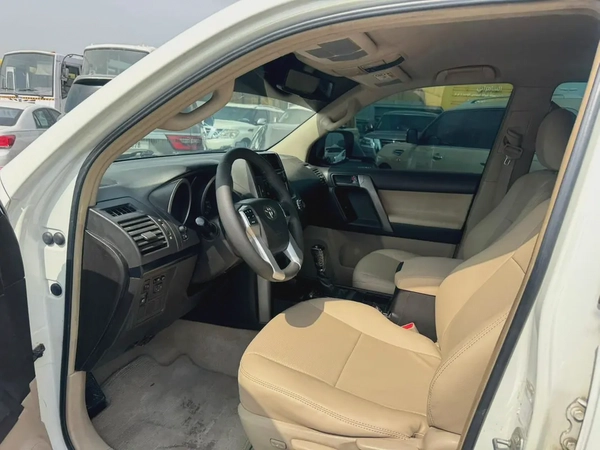 Toyota Prado 2013 white color GCC calen car