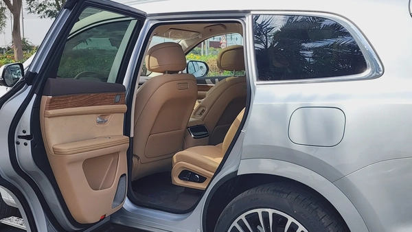 AITO M7 (Silver)
