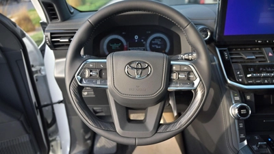 TOYOTA LAND CRUISER 300 HEV 3.5 VXR-HI | 2025 | HYBRID | FULL OPTIONS-11