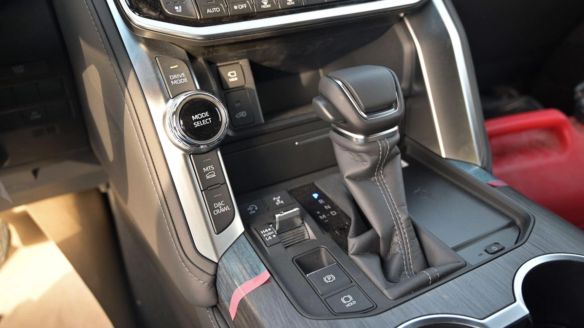 TOYOTA LAND CRUISER 300 HEV 3.5 VXR-HI | 2025 | HYBRID | FULL OPTIONS-14-14