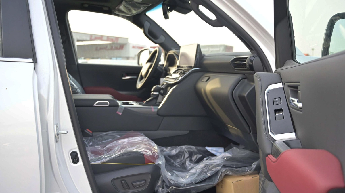 TOYOTA LAND CRUISER 300 HEV 3.5 VXR-HI | 2025 | HYBRID | FULL OPTIONS-7-7