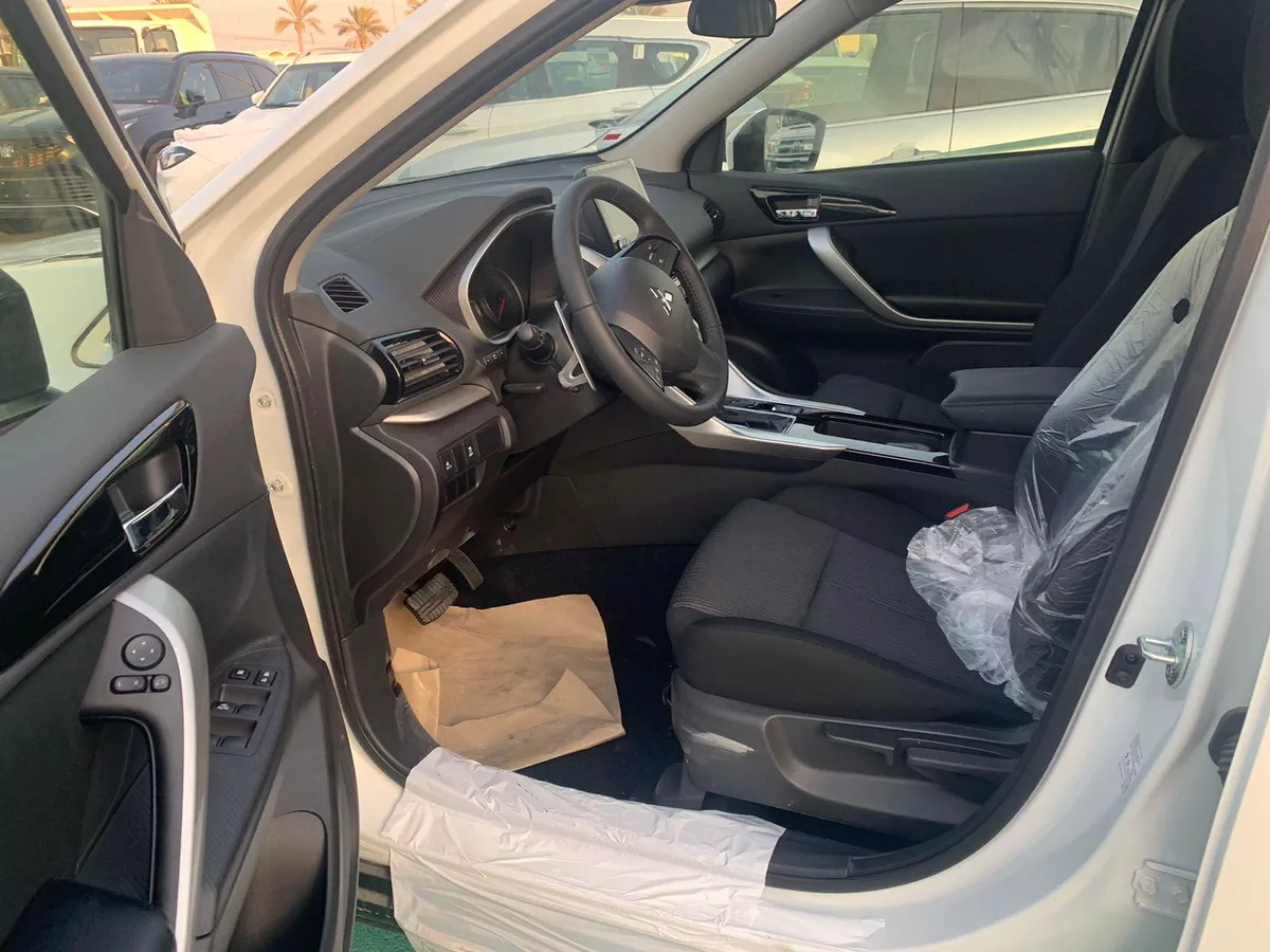 2026 Mitsubishi Eclipse Cross – Silver SUV with Grey Interior-6-6