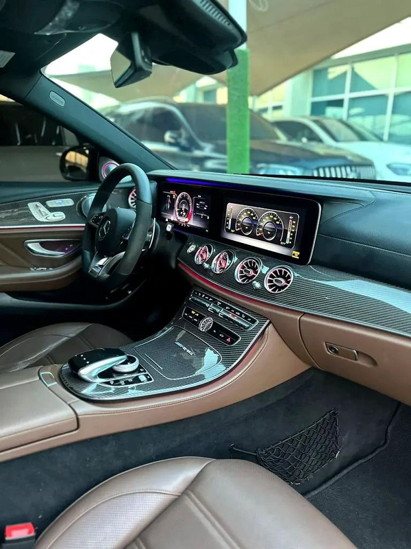 MERCEDES BENZ AMG E63 KOREAN 2018 Perfect Condition 5 buttons Full option Full Carbon Fiber