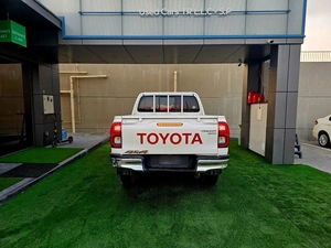 Toyota Hilux  SR5/ AUTO GEAR/ AUTO WINDOW/ WIDE BODY/ CHROME BUMPER