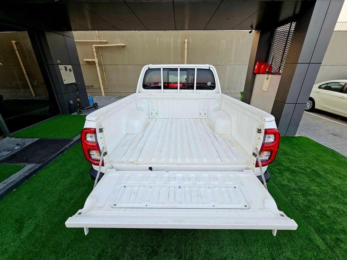 Toyota Hilux  SR5/ AUTO GEAR/ AUTO WINDOW/ WIDE BODY/ CHROME BUMPER-15-15