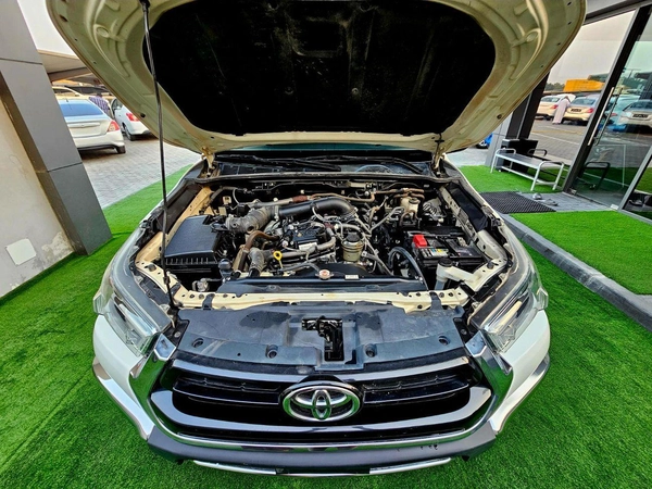Toyota Hilux  SR5/ AUTO GEAR/ AUTO WINDOW/ WIDE BODY/ CHROME BUMPER