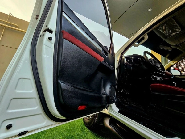 Toyota Hilux  SR5/ AUTO GEAR/ AUTO WINDOW/ WIDE BODY/ CHROME BUMPER