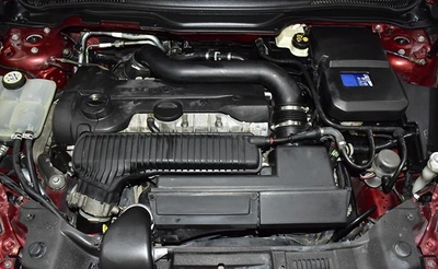 Volvo C70 T5 ( 2011 Model ) in Red Color GCC Specs-1