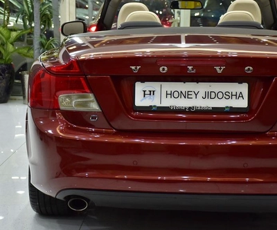 Volvo C70 T5 ( 2011 Model ) in Red Color GCC Specs-6