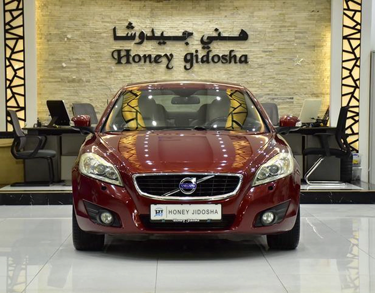 Volvo C70 T5 ( 2011 Model ) in Red Color GCC Specs