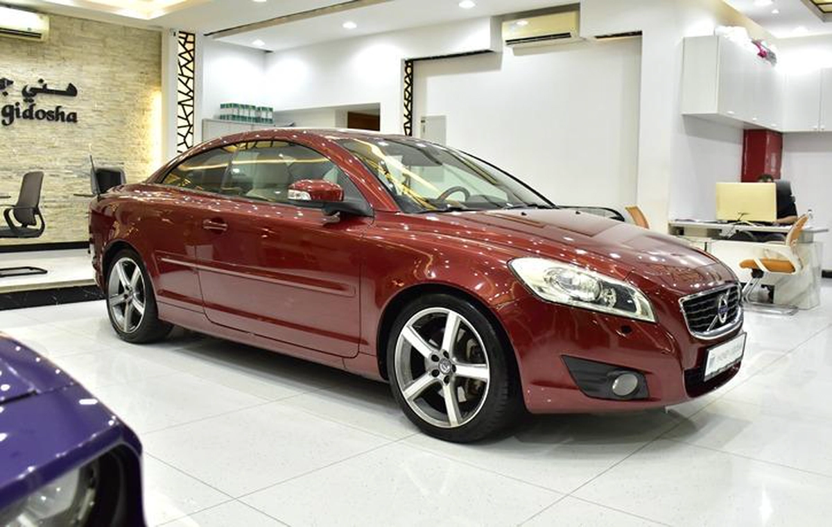 Volvo C70 T5 ( 2011 Model ) in Red Color GCC Specs