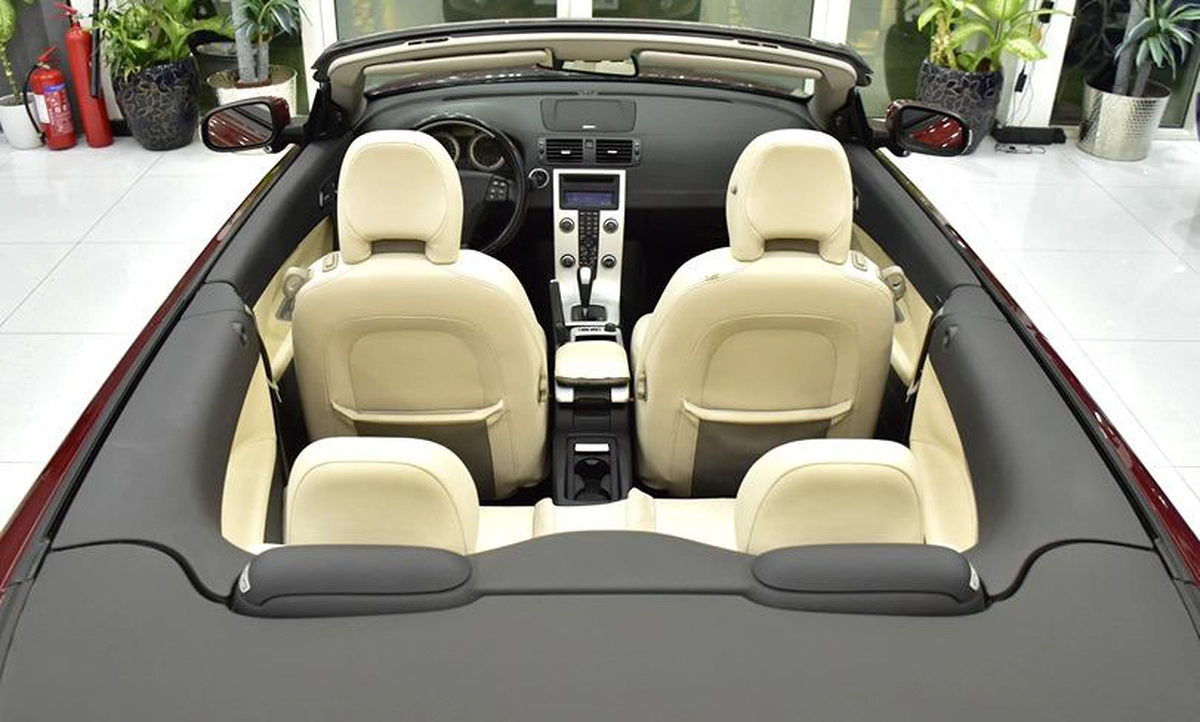 Volvo C70 T5 ( 2011 Model ) in Red Color GCC Specs