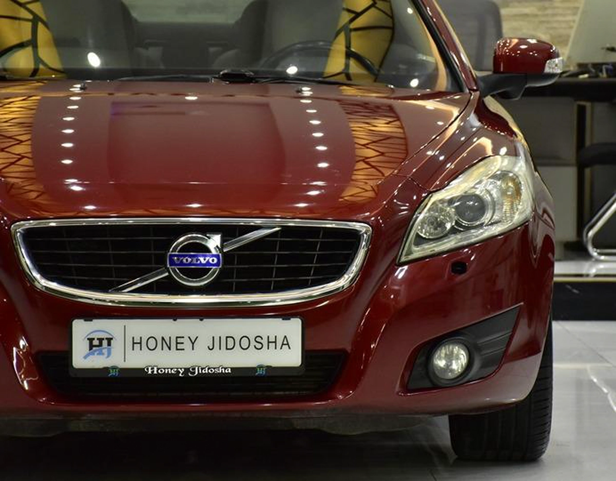 Volvo C70 T5 ( 2011 Model ) in Red Color GCC Specs