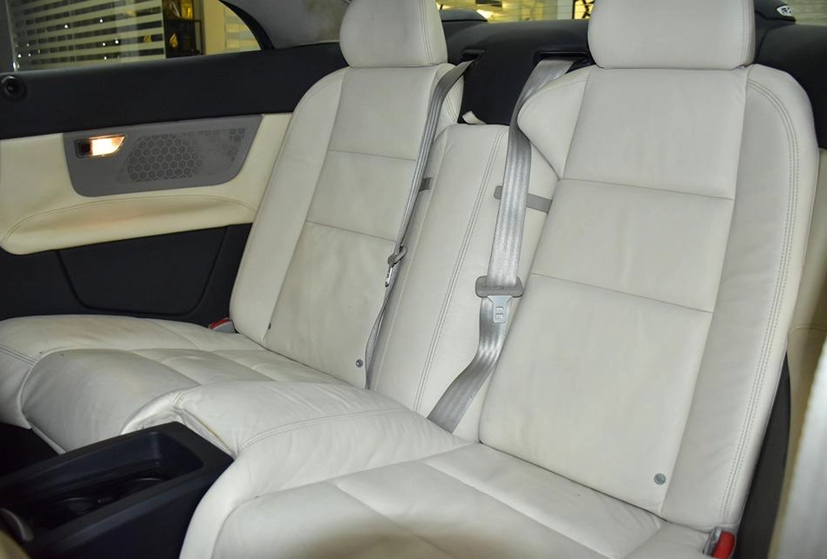 Volvo C70 T5 ( 2011 Model ) in Red Color GCC Specs