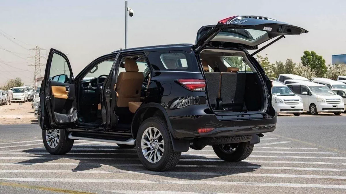 Toyota Fortuner VXR TOYOTA FORTUNER VX SR5 V6 CYLINDER, 4.0P, BLACK COLOR TAN INTERIOR, 4WD-2-0