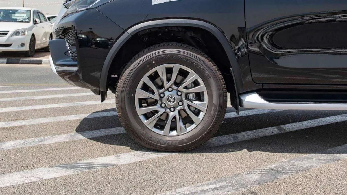 Toyota Fortuner VXR TOYOTA FORTUNER VX SR5 V6 CYLINDER, 4.0P, BLACK COLOR TAN INTERIOR, 4WD-5-0