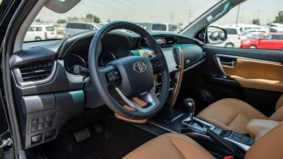 Toyota Fortuner VXR TOYOTA FORTUNER VX SR5 V6 CYLINDER, 4.0P, BLACK COLOR TAN INTERIOR, 4WD-7-0