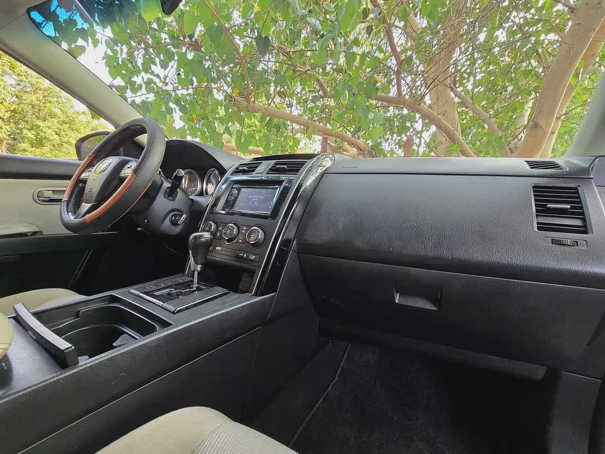 7 Seaters | GCC SPECS | LOW KMs | TOP CONDITION-3-3