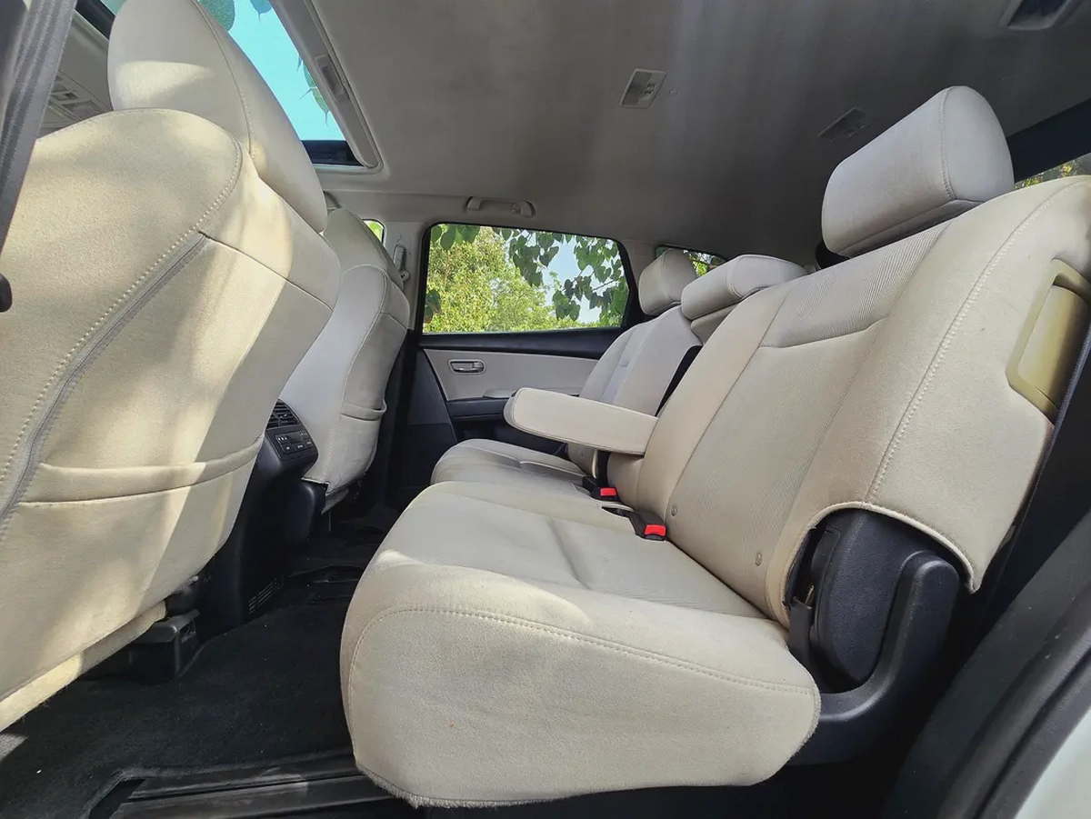 7 Seaters | GCC SPECS | LOW KMs | TOP CONDITION-6-6