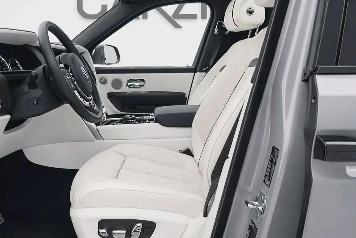 Rolls-Royce Cullinan 2020 | GCC Specs | V12 Luxury SUV | Mint Condition-7-7