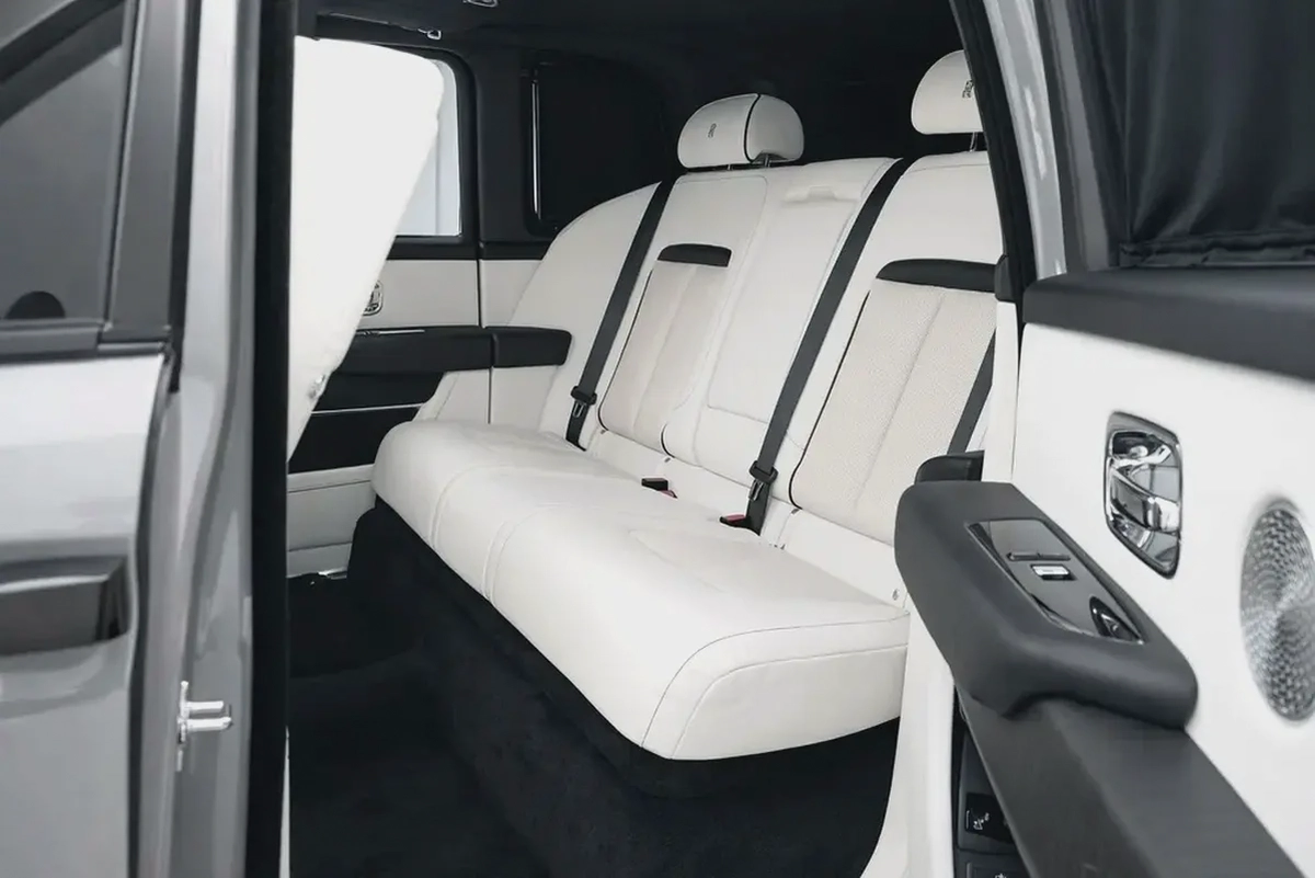 Rolls-Royce Cullinan 2020 | GCC Specs | V12 Luxury SUV | Mint Condition-14-14
