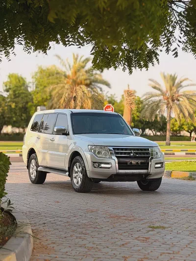 Mitsubishi Pajero GLS 2017 GCC Specs-3