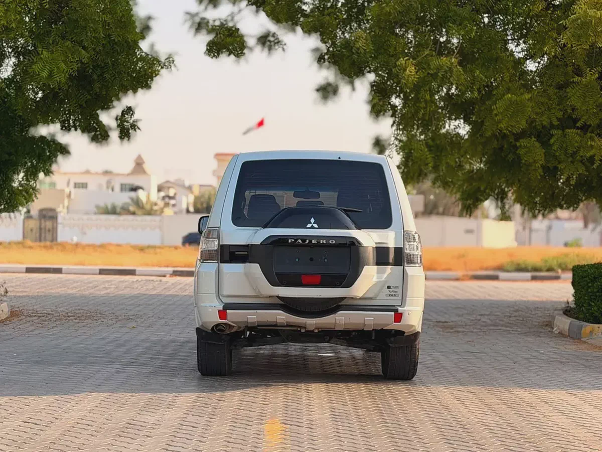 Mitsubishi Pajero GLS 2017 GCC Specs-10-10