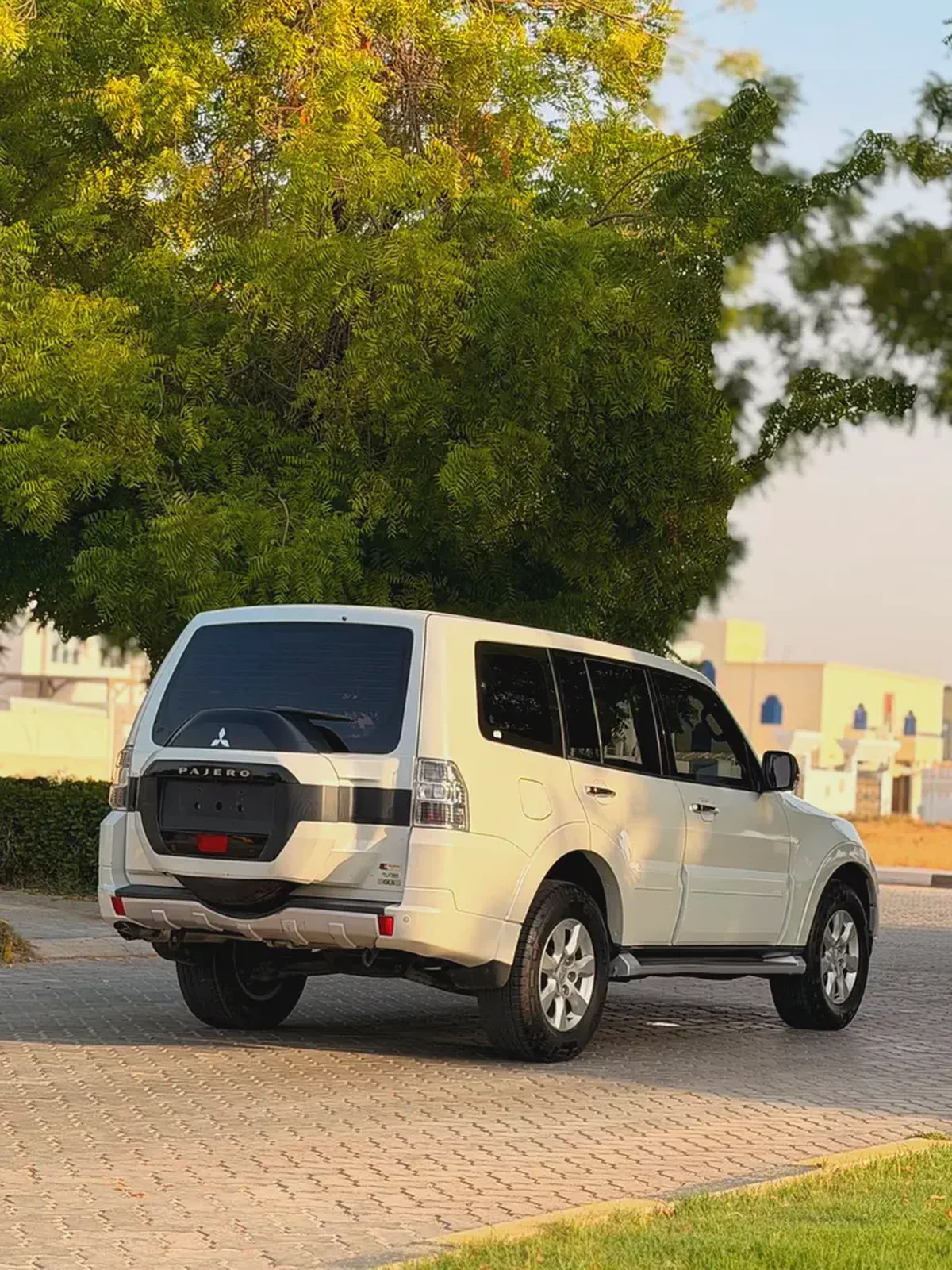 Mitsubishi Pajero GLS 2017 GCC Specs-8-8