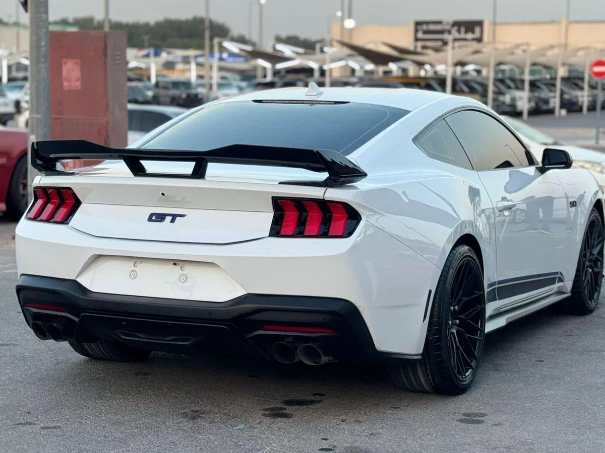 Ford Mustang GT PREMIUM-5-0