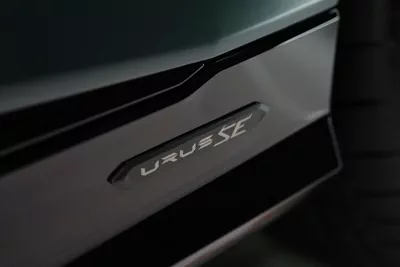 Lamborghini Urus SE-15