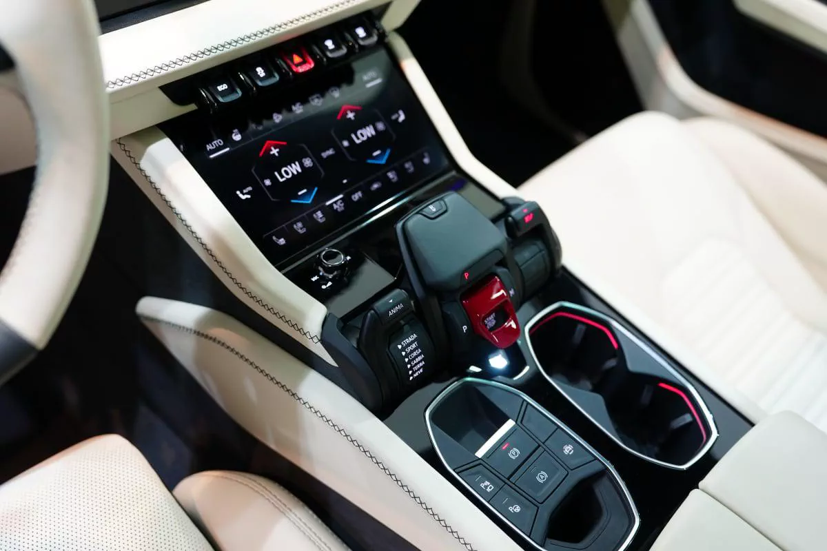 Lamborghini Urus SE-7-7