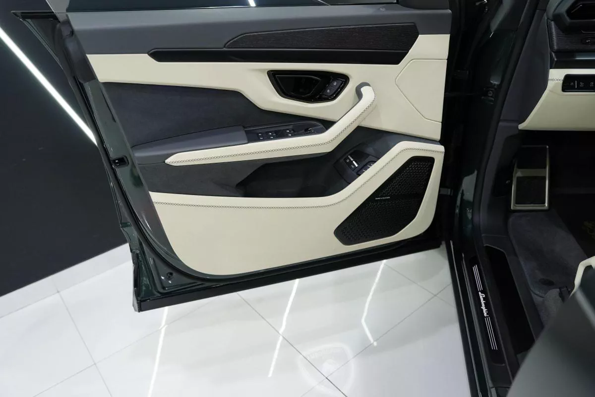 Lamborghini Urus SE-12-12