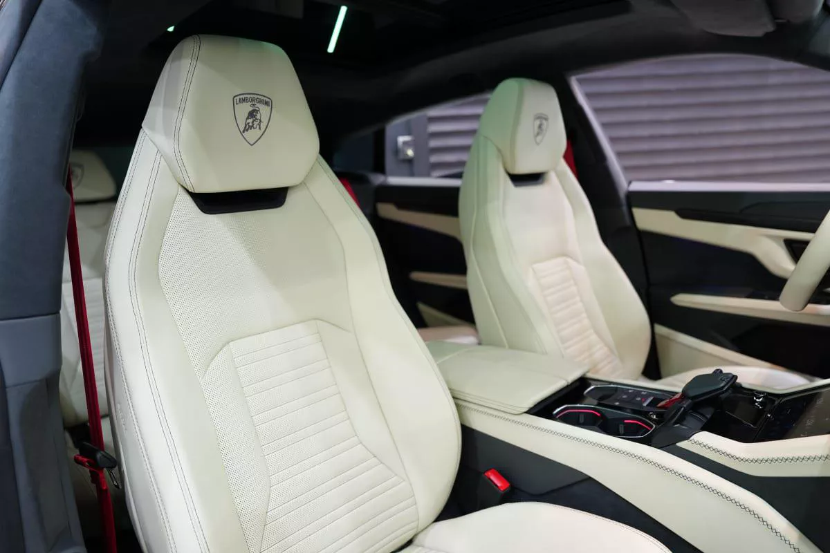 Lamborghini Urus SE-4-4