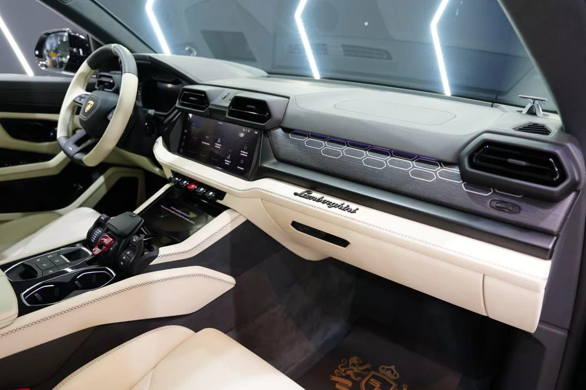Lamborghini Urus SE-11-11