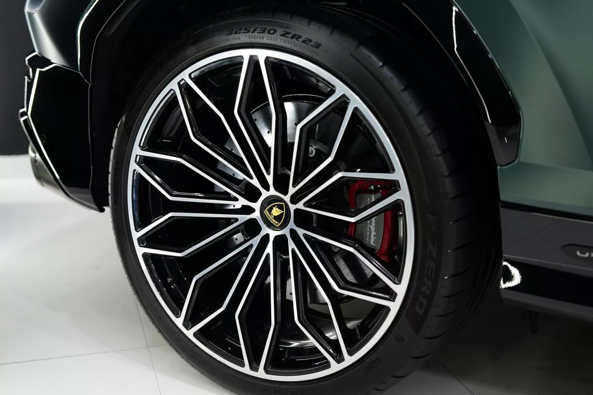Lamborghini Urus SE-18-18
