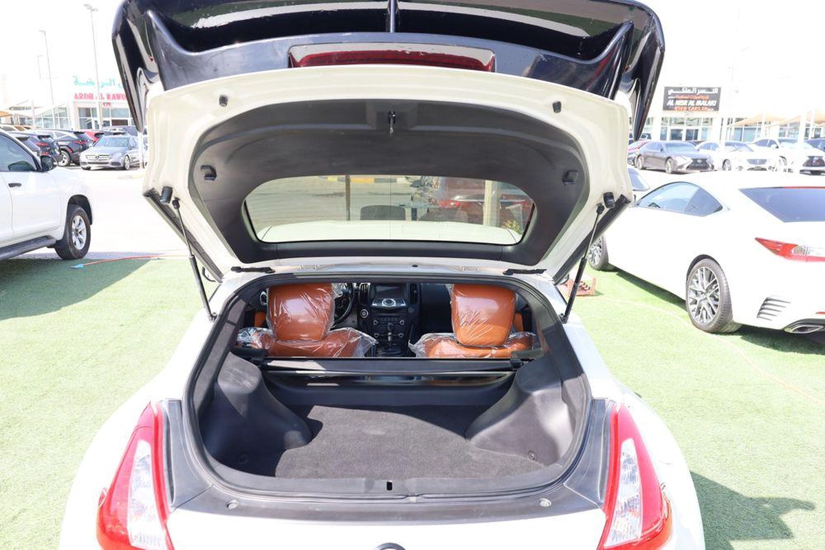 Used Nissan 370z 3.7L Coupe 2015-8-8