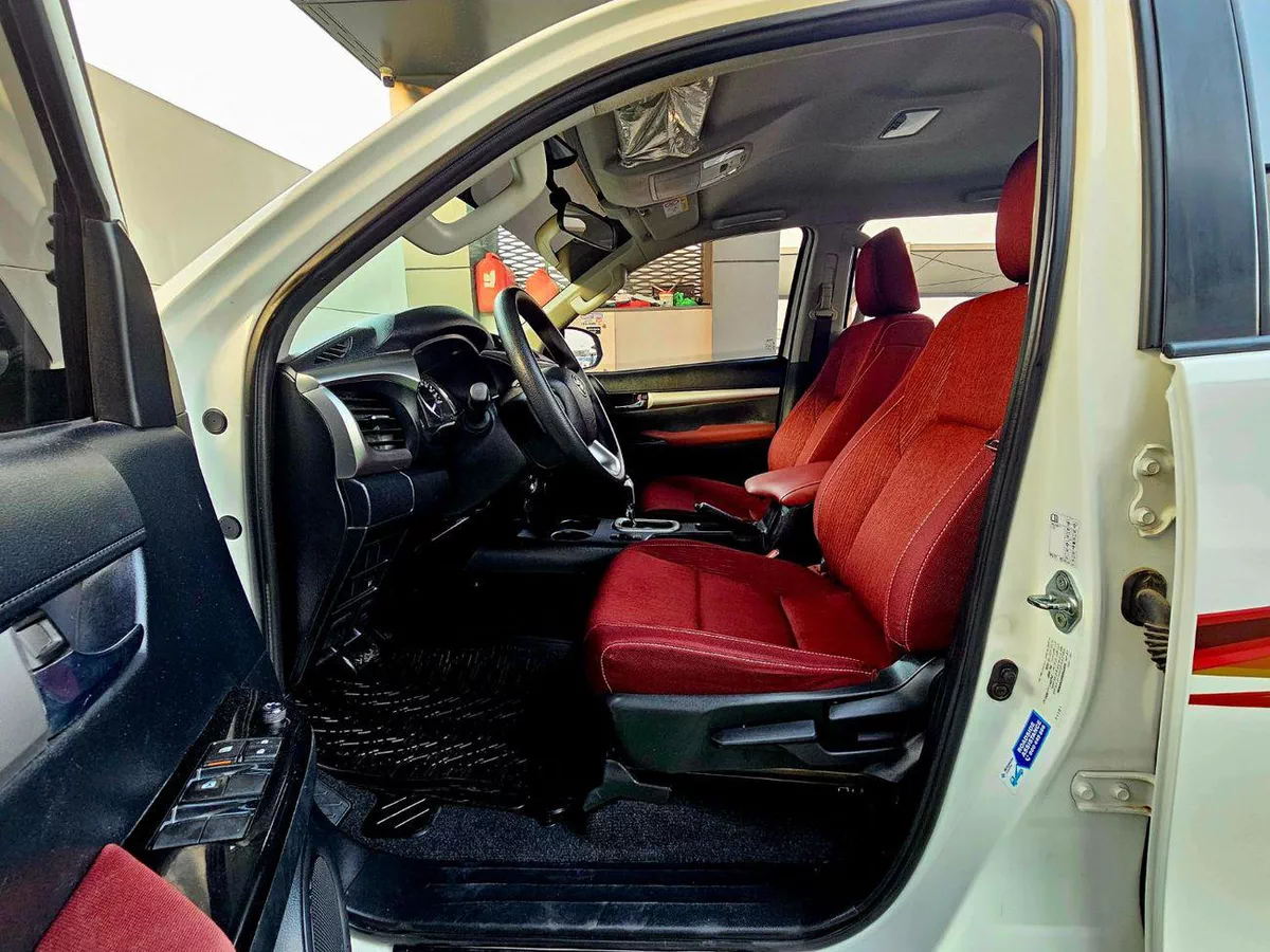 Toyota Hilux GLX HILUX SR5/ AUTO GEAR/ AUTO WINDOW/ WIDE BODY/ CHROME BUMPER-9-0
