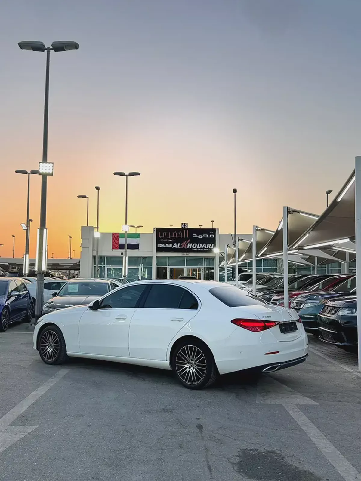 (2023 ) MERCEDES-BENZ // C200// KOREAN SPECS// BRAND NEW LUXURY//ORIGINAL PAINT//LOW MILEAGE//-2-2