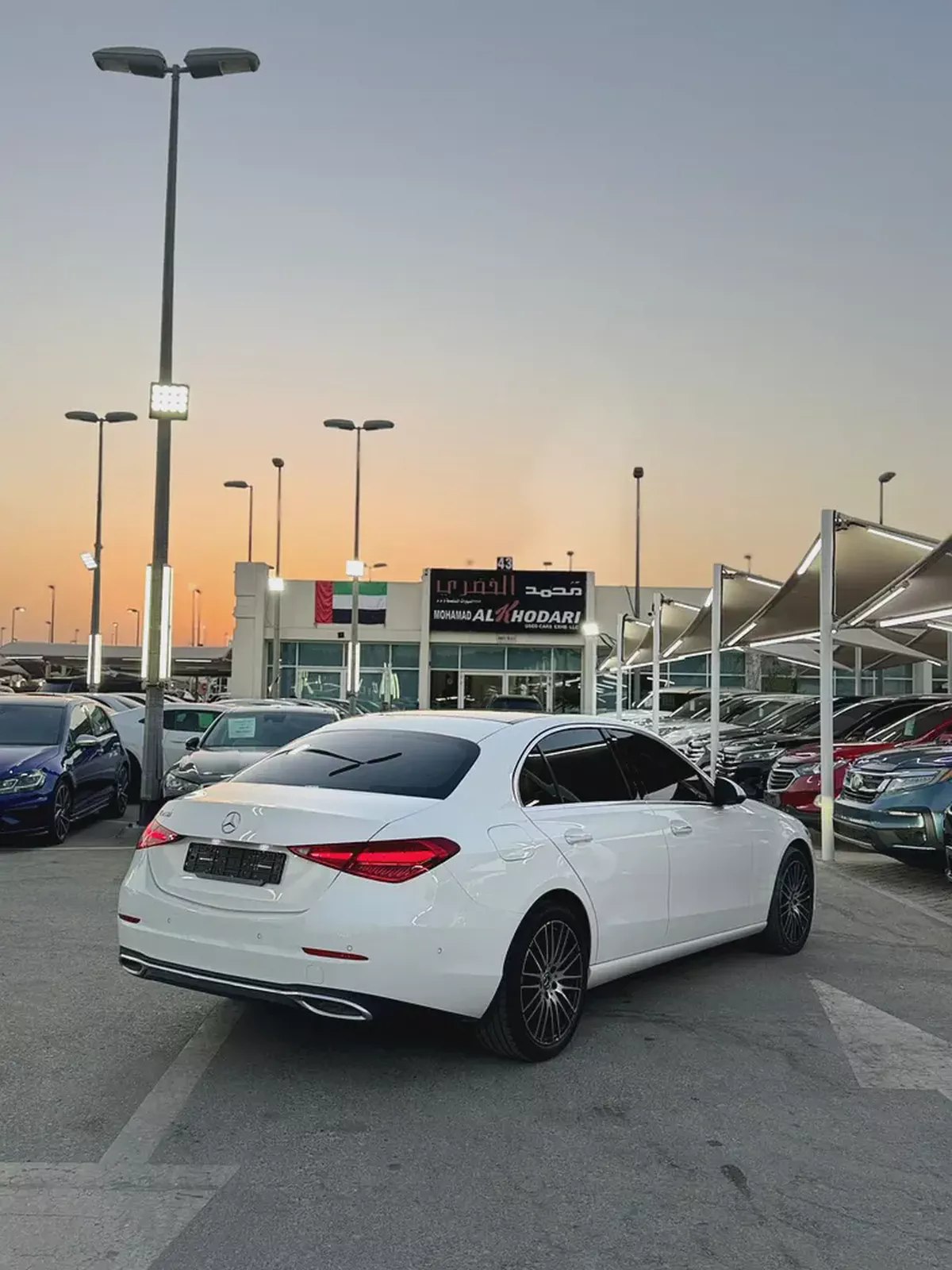 (2023 ) MERCEDES-BENZ // C200// KOREAN SPECS// BRAND NEW LUXURY//ORIGINAL PAINT//LOW MILEAGE//-3-3