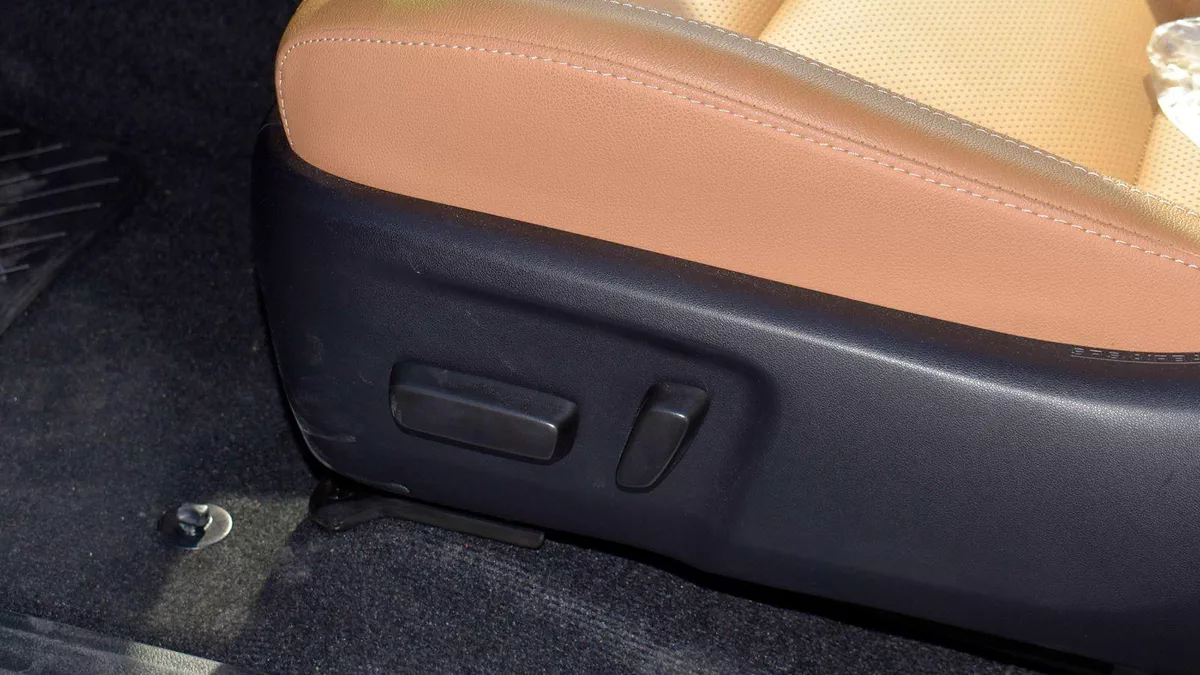 TOYOTA FORTUNER 2.7L PETROL 2025-19-19